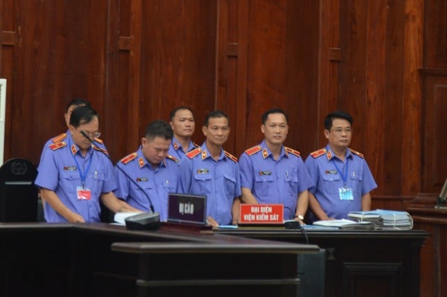 Viện Kiểm sát giữ quan điểm ‘không giao tài sản của bà Trương Mỹ Lan cho một mình SCB xử lý’