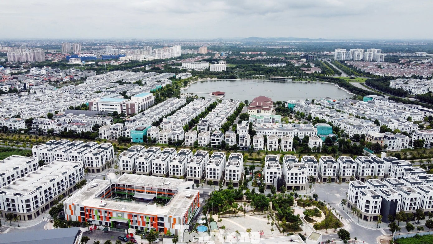 CĐT ‘đau đầu’ với khu b.thự, liền kề triệu đô bỏ hoang, cỏ dại mọc um tùm giữa Thủ đô