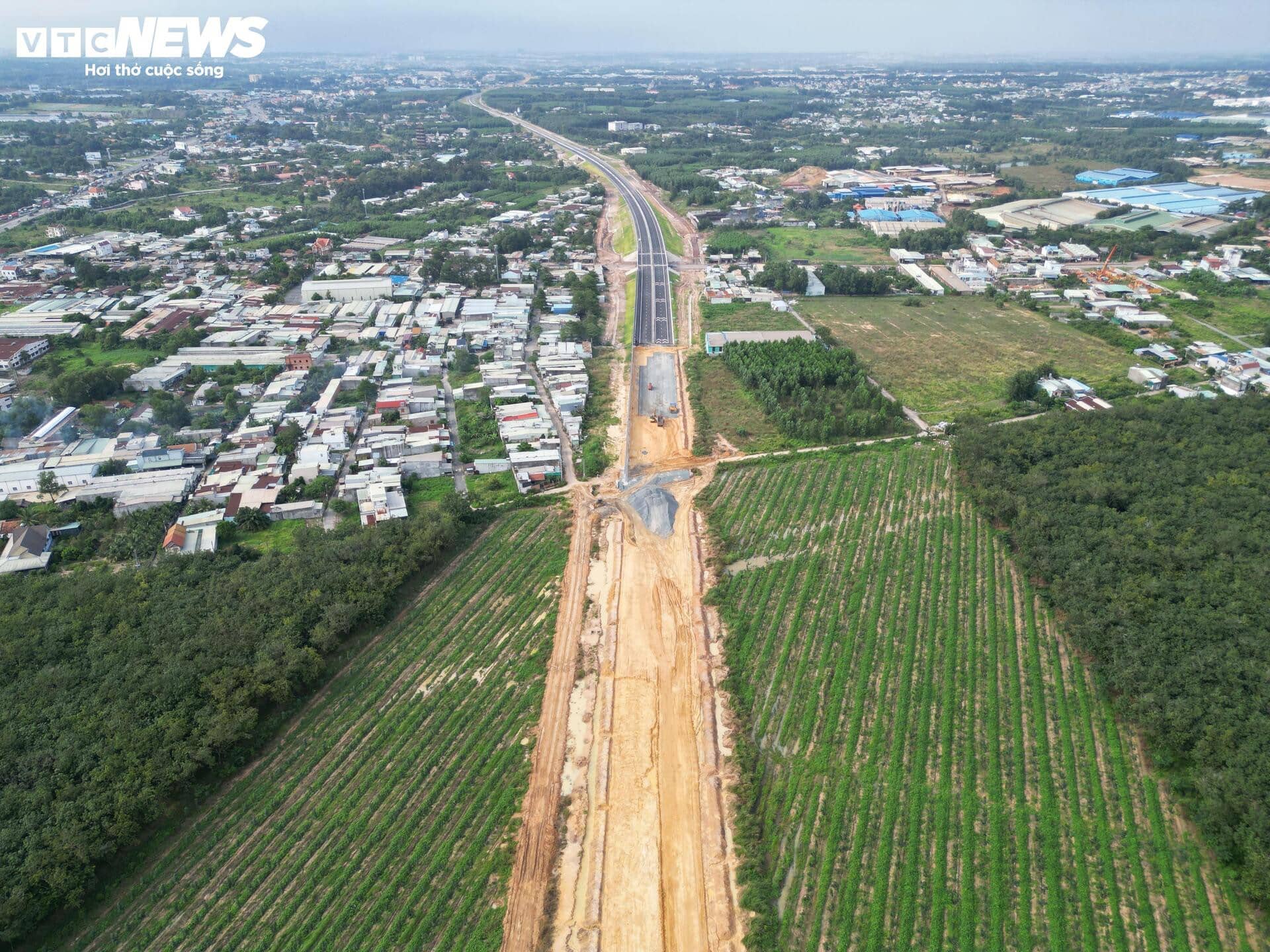 Cận kề ngày thông xe, cao tốc Biên Hòa