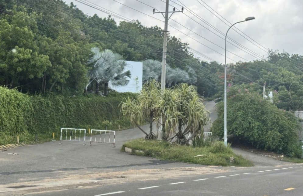 Hàng loạt sai phạm ở dự án sân golf Hòn Rơm gần 200 hecta tại Mũi Né Hàng loạt sai phạm ở dự án sân golf Hòn Rơm gần 200 hecta tại Mũi Né