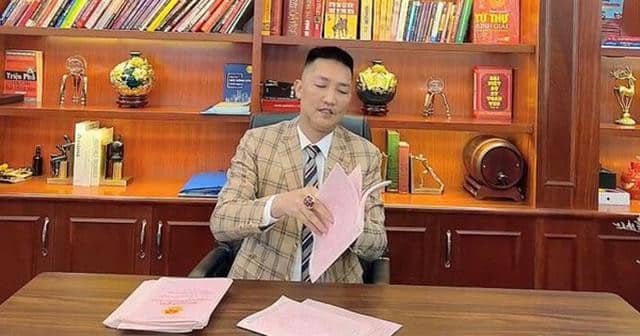 Huấn Hoa Hồng từng là Chủ tịch Cty BĐS với slogan nổi tiếng “có làm thì mới có ăn”