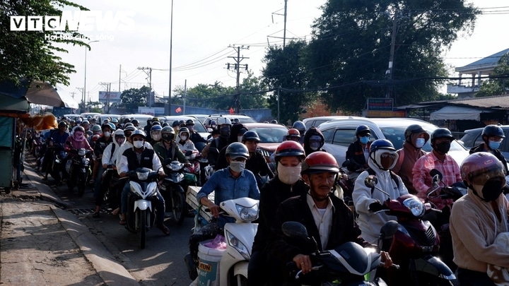 Cảnh trái ngược ở cửa ngõ thành phố.Hồ Chí Minh, cao tốc, bến phà trong ngày cuối nghỉ lễ 2/9